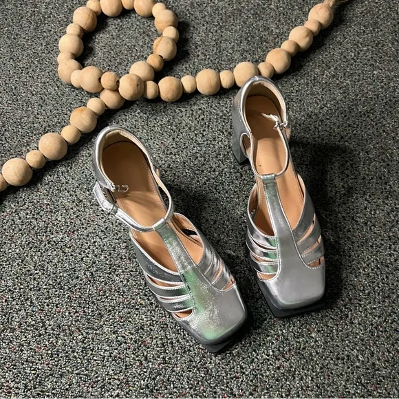 NWT Strappy Metallic Silver Square-Toe Mary Jane Chunky Heeled T-Bar Shoes 7.5