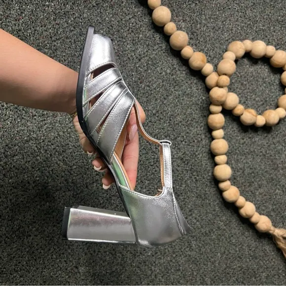 NWT Strappy Metallic Silver Square-Toe Mary Jane Chunky Heeled T-Bar Shoes 7.5