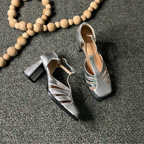 NWT Strappy Metallic Silver Square-Toe Mary Jane Chunky Heeled T-Bar Shoes 7.5