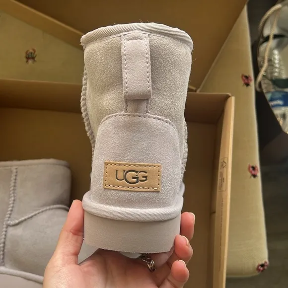 NWT UGG Classic Mini II Suede Boots, Pale Smoke, size 7