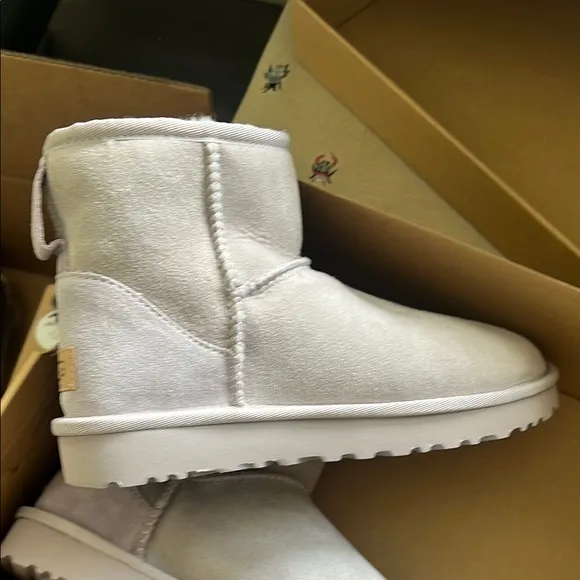 NWT UGG Classic Mini II Suede Boots, Pale Smoke, size 7