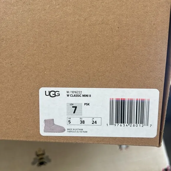 NWT UGG Classic Mini II Suede Boots, Pale Smoke, size 7
