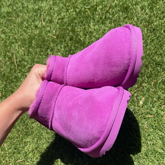 NWT UGG Classic Ultra Mini Boots!