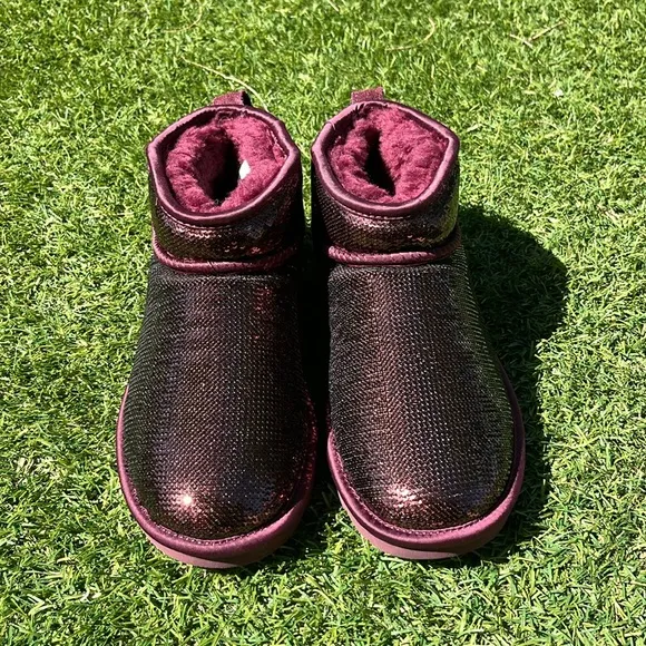 NWT UGG Ultra Mini Boots