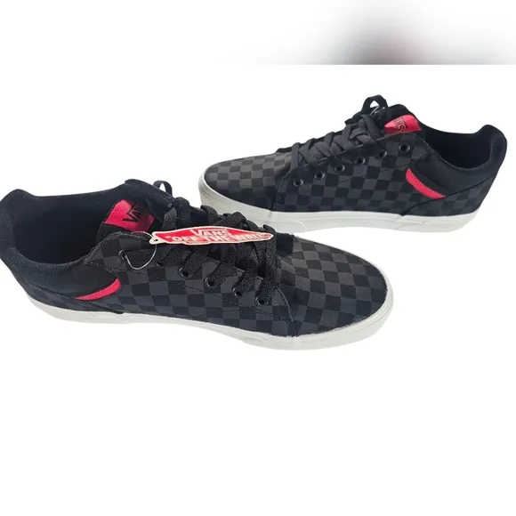 NWT Vans Seldan Men's Black and Red Checkered Sneakers Size 11.5