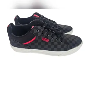 NWT Vans Seldan Men's Black and Red Checkered Sneakers Size 11.5