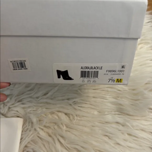 NWT Vince Alora Black Leather Mules Sz 7.5