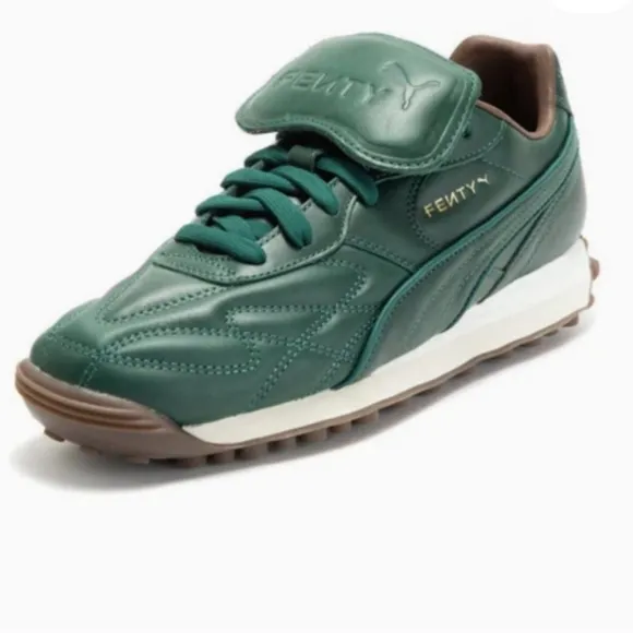 NWT Wpmen's Fenty x Puma Avanti Sneakers