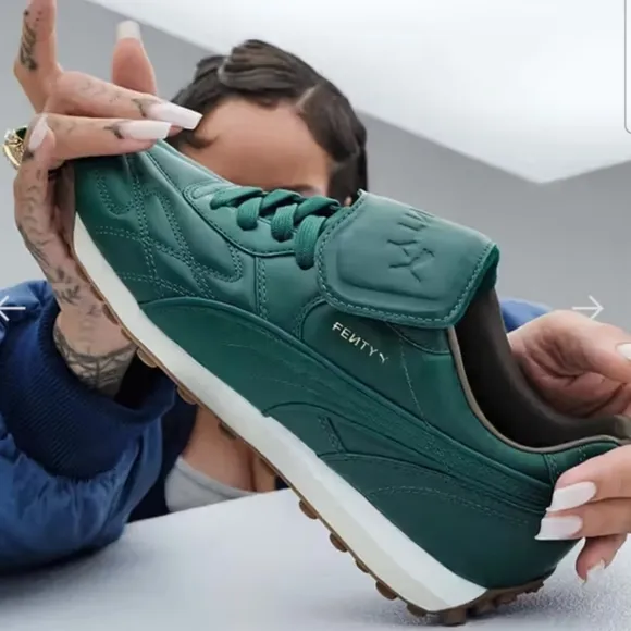 NWT Wpmen's Fenty x Puma Avanti Sneakers
