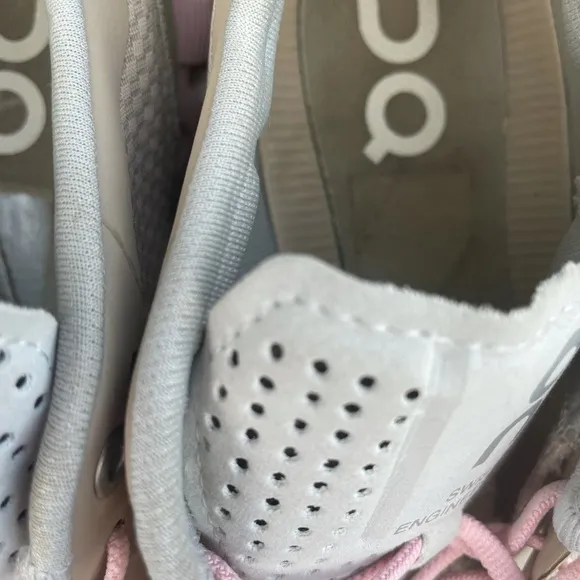 On Cloud Running Shoes, Rose/Sand, Women's 7 M