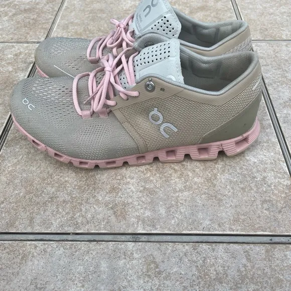 On Cloud Running Shoes, Rose/Sand, Women's 7 M