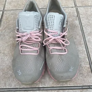 On Cloud Running Shoes, Rose/Sand, Women's 7 M