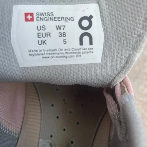 On Cloud Running Shoes, Rose/Sand, Women's 7 M