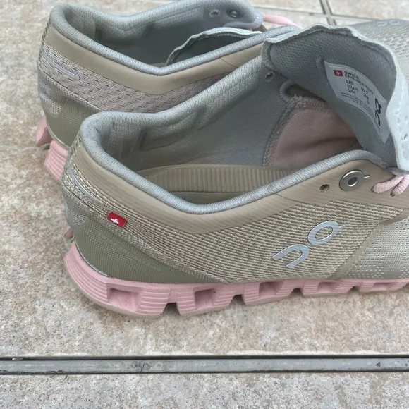 On Cloud Running Shoes, Rose/Sand, Women's 7 M