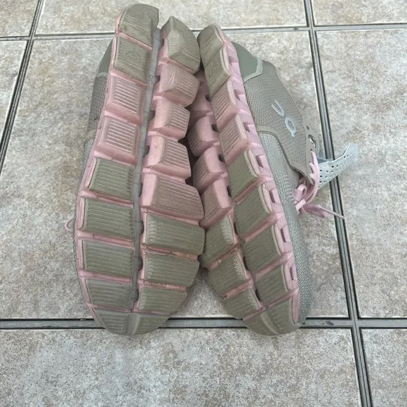 On Cloud Running Shoes, Rose/Sand, Women's 7 M