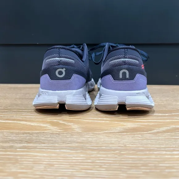 On CloudX women’s size 10