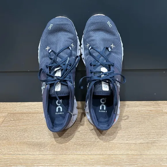 On CloudX women’s size 10