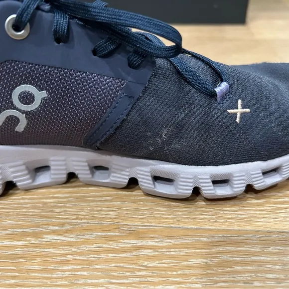 On CloudX women’s size 10