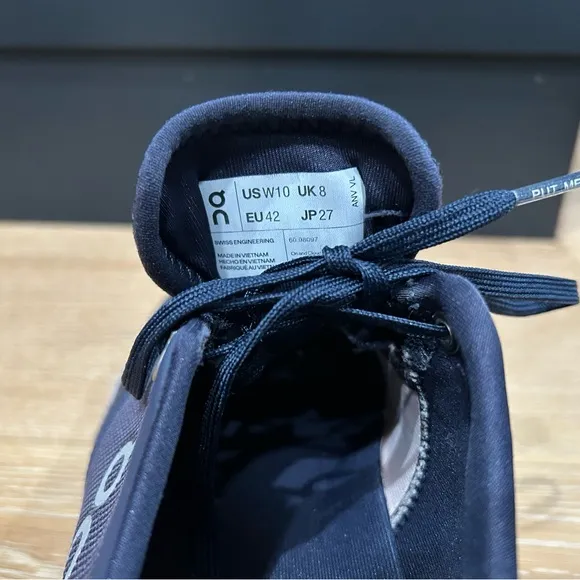 On CloudX women’s size 10