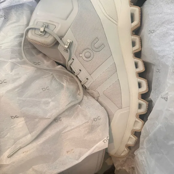 On Running women’s High-Top Hiking boots - Cream