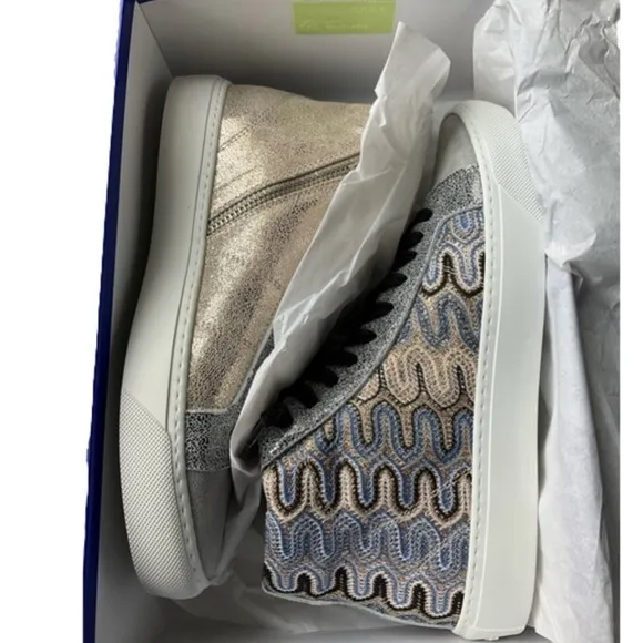 P448 High-Tops with Textured Gray and Blue Design