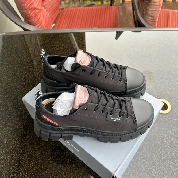 Palladium Black Revolt Lo Top Tennis Shoes, Multiple Sizes Available, NWB