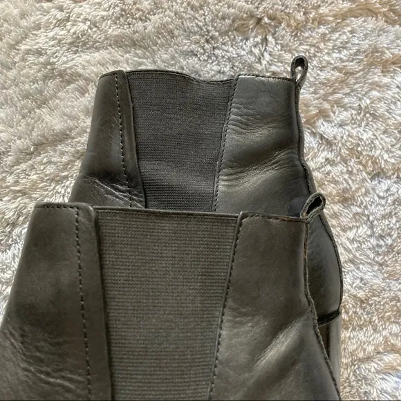 Pour La Victoire classic leather Chelsea boots