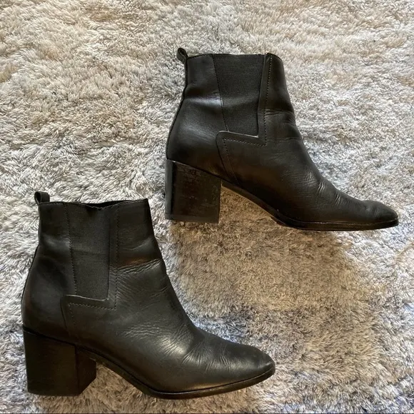 Pour La Victoire classic leather Chelsea boots