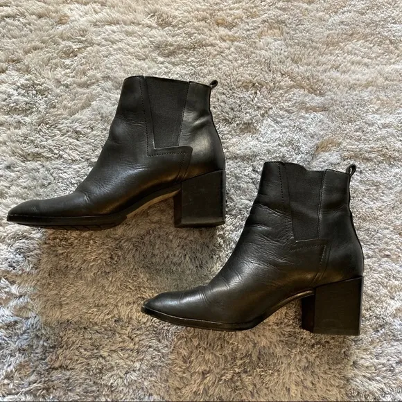 Pour La Victoire classic leather Chelsea boots