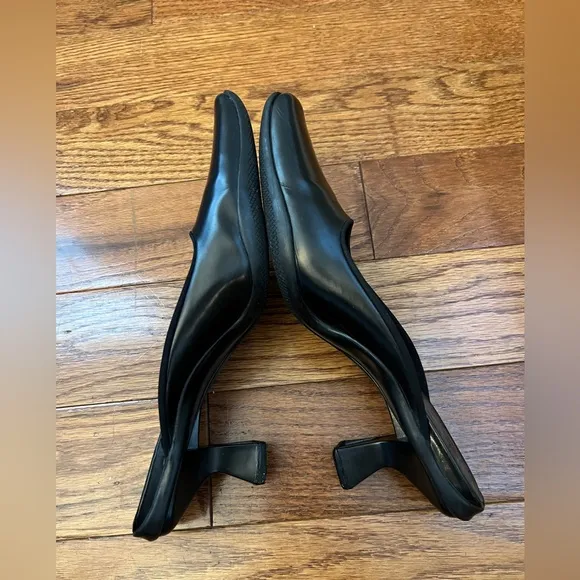 PRADA Leather mules Black Square Toe Leather Shoes Sz 37 US 6 No Box.