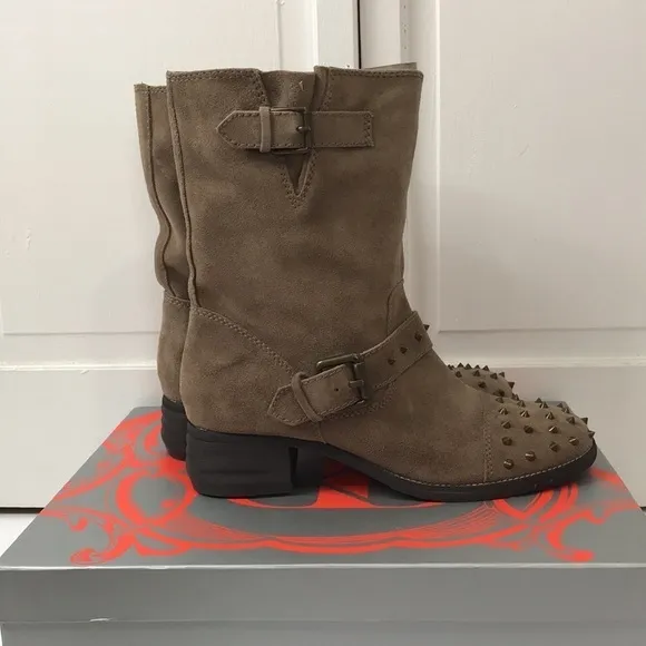 Price firm KELSI DAGGER Brown Stud Ranger Distressed Suede Boots Size 9M