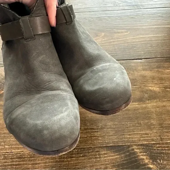 Rag &amp; Bone Women's Harrow Gray Distressed Suede Ankle Boots Size 39, US 9 GUC