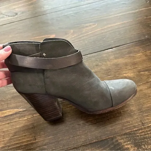 Rag &amp; Bone Women's Harrow Gray Distressed Suede Ankle Boots Size 39, US 9 GUC