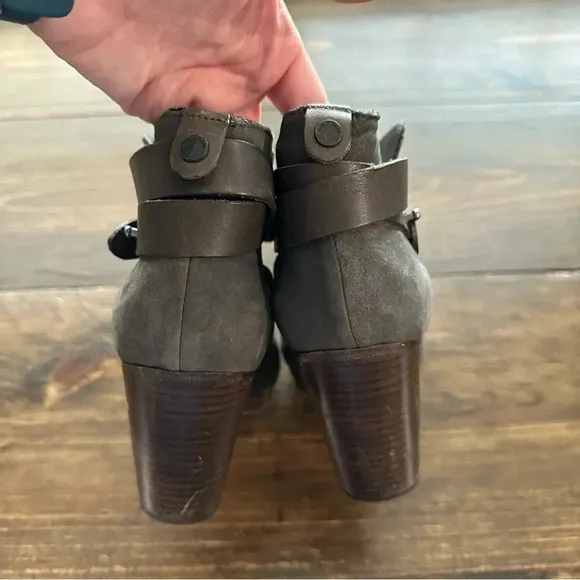 Rag &amp; Bone Women's Harrow Gray Distressed Suede Ankle Boots Size 39, US 9 GUC