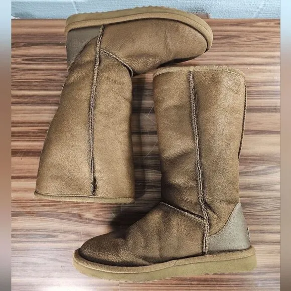 RARE Ugg Classic tall Boots Bronze 5823 Size 6 Leather Sherpa