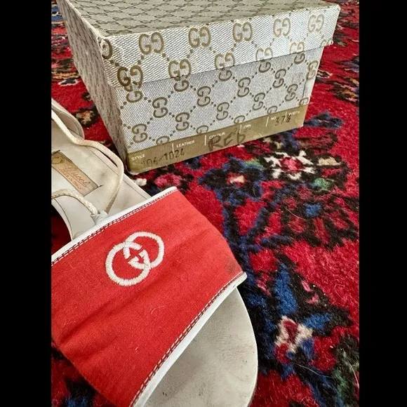 RARE VINTAGE 1980s GUCCI ITALY RED WHITE FABRIC LEATHER LACE UP SANDALS 7.5 BOX