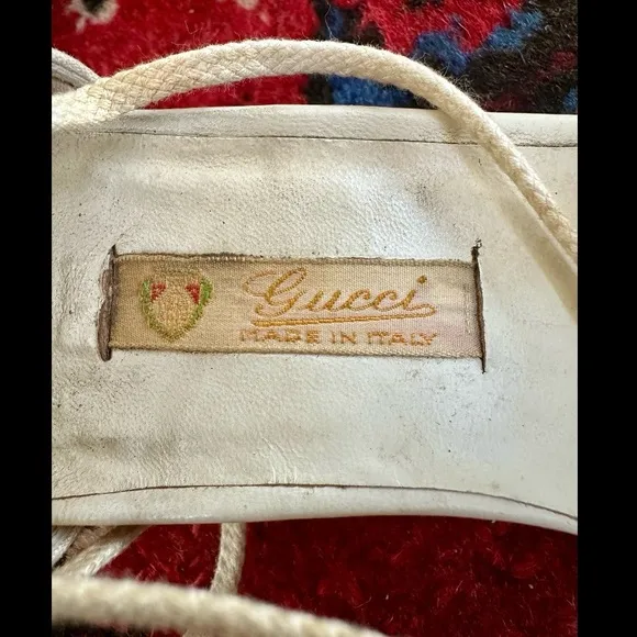 RARE VINTAGE 1980s GUCCI ITALY RED WHITE FABRIC LEATHER LACE UP SANDALS 7.5 BOX