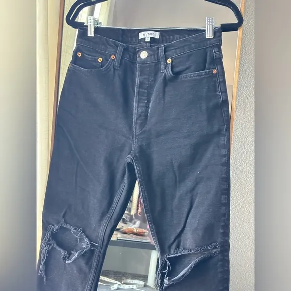 Re/Done 90'S High Rise Ankle Crop In Jet Black With Rips