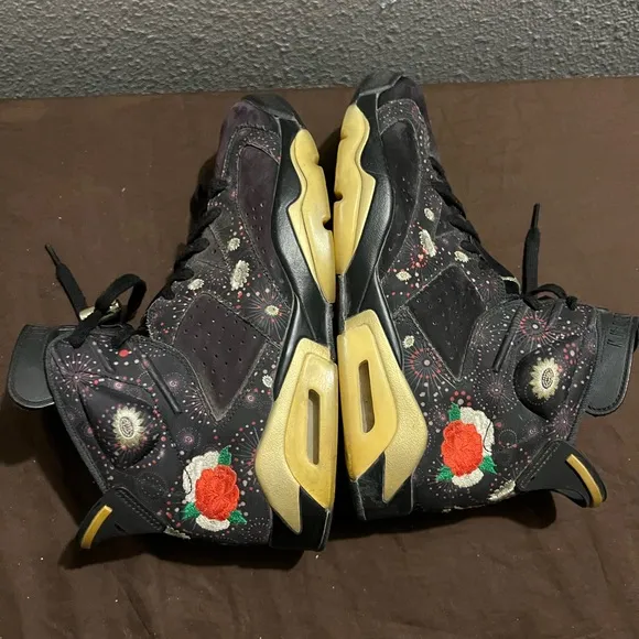 Retro 6 Chinese New Year men size 10 fits ladies 11.5 preowned