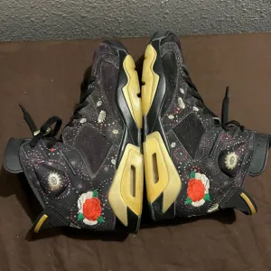 Retro 6 Chinese New Year men size 10 fits ladies 11.5 preowned