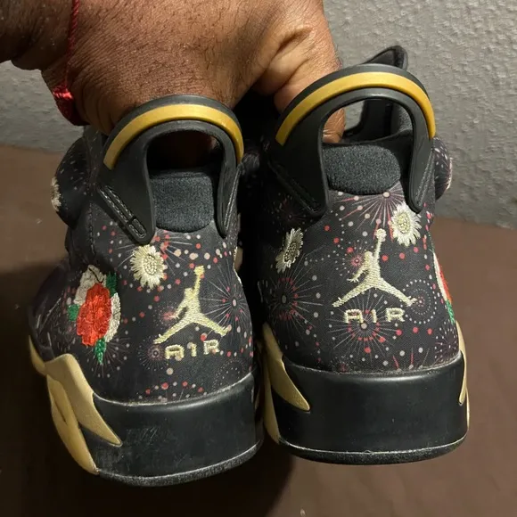 Retro 6 Chinese New Year men size 10 fits ladies 11.5 preowned