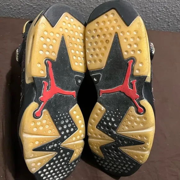 Retro 6 Chinese New Year men size 10 fits ladies 11.5 preowned