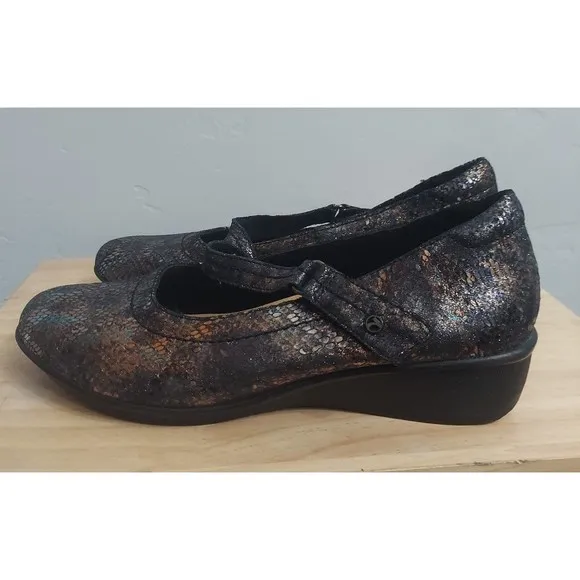 Revere Bonn Women's Leather Black Metallic Python Mary Jane Shoes size 1…
