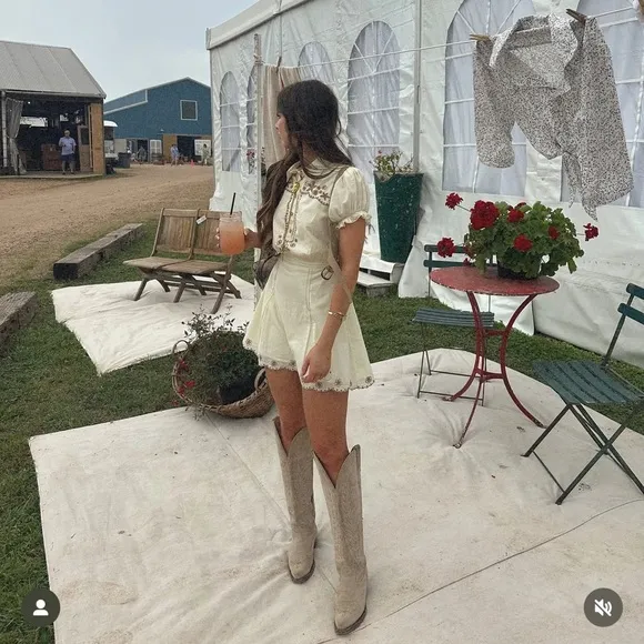Rock em camel snip toe suede cowboy boots