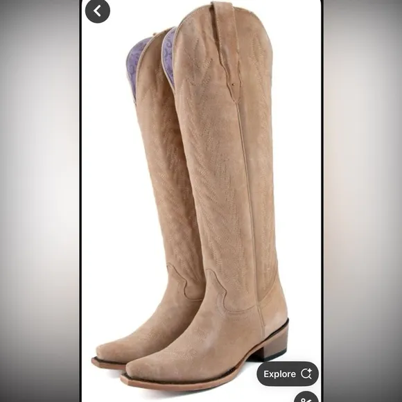 Rock em camel snip toe suede cowboy boots