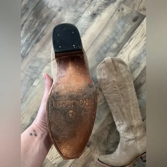Rock em camel snip toe suede cowboy boots