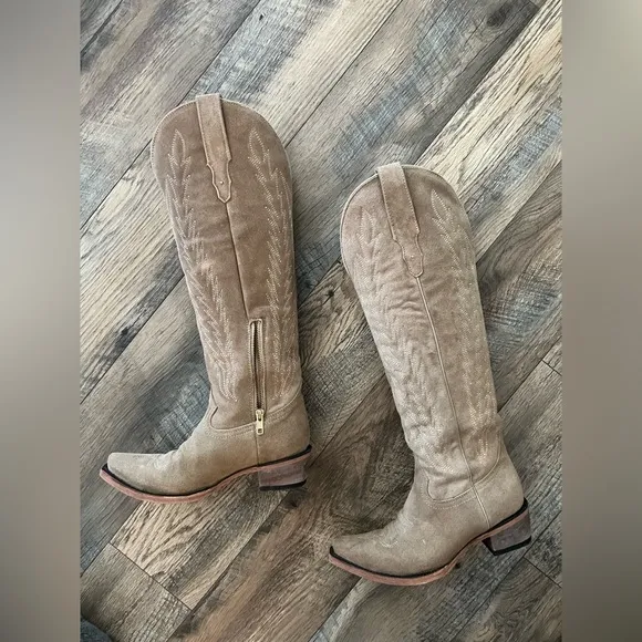 Rock em camel snip toe suede cowboy boots