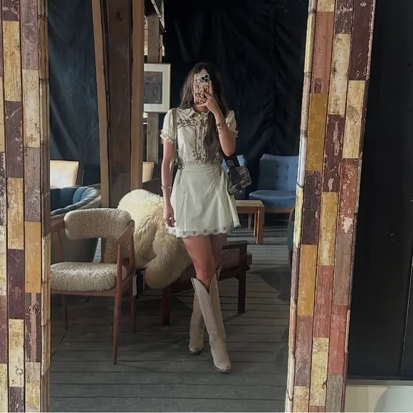Rock em camel snip toe suede cowboy boots