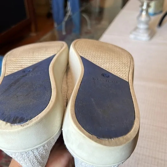 👟Rothys sneakers 👟 , Slip On women Sneakers  In 🍯Honeycomb Salt ,Size 9.