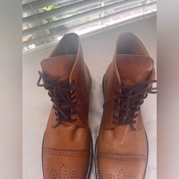SAKS FIFTH AVENUE Men Perforated Leather Boots Cap Toe Size 10